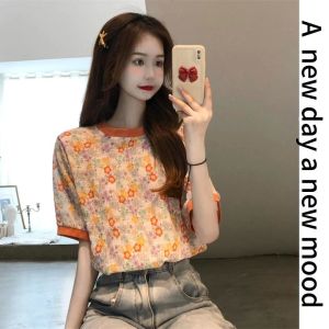 LiShops ใหม่มาแรง เสื้อยืดคอกลมแฟชั่น ลายดอก ต้อนรับซัมเมอร์สุดๆ สีสันสดใส ใส่ได้ทุกวัย เนื้อผ้านิ่มยืดสวมใส่สบาย ราคาดีงาม รีบเลยหมดแล้วหมดเลย