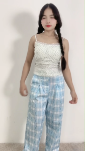 เสื้อสายเดี่ยวสวยหวานโทนอ่อน แมทช์กางเกงลายตารางสุดเก๋ ได้ลุคสดใสน่ารักแบบแฟชั่นเกาหลี