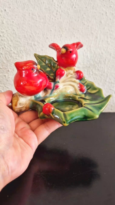 Ceramic tealight holder (Christmas cardinals with holly leaves & berries)