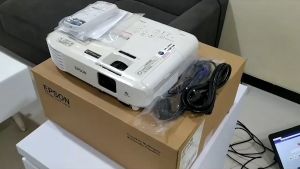 Proyektor Epson EB S400