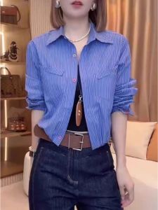 เสื้อเชิ้ตผู้หญิงสีน้ำเงินลายทางสไตล์ฝรั่งเศส ดีไซน์เรียบง่าย สไตล์น้ำหอม เสื้อเชิ้ตแขนยาว ทรงหลวม ปกโปโล คอลเลกชันฤดูใบไม้ร่วง