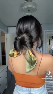 ผ้าพันคอ ผ้าคลุมไหล่ ผ้าพันคอผู้หญิง ผ้าโพกหัว ผ้าคลุมซาติน ผ้าคาดอก ผ้าพันอก เกาะอก ฮิญาบ ผ้าคลุมหัว satin shalw scarf ขนาด 90x90 cm