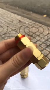 Khớp xoay chống xoắn dây xịt rửa xe dây phun thuốc ren 14mm chất liệu đồng