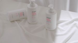 Kem dưỡng da tay và móng tay với chất dưỡng ẩm cao từ Bơ hạt Sarasoo + Axit Hyaluronic + Vitamin E mịn màng mát mẽ cùng hương hoa biển sảng khoái (300ml) - Atomy Hand Cream - 애터미 핸드크림 - Атоми Крем для рук