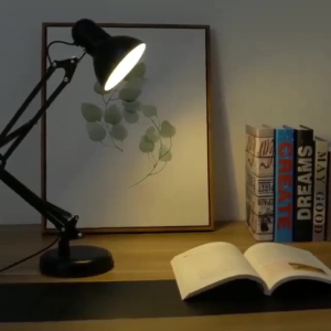 โคมไฟตั้งโต๊ะสีดำพับได้ระดับพรีเมี่ยม ใช้งานได้ดีในสำนักงานหนังสือเรียน"