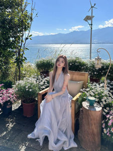 ชุดเดรสยาวคอวีแขนกุดสไตล์ฝรั่งเศสสำหรับผู้หญิงในช่วงฤดูร้อน ชุดเดรสยาวเอวสูงแบบเกาะอกสำหรับไปเที่ยวชายหาด ชุดเดรสยาวผ้าชีฟองสีพื้น