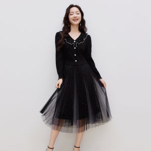 Koradior | Elegant Slim Fitting V-Neck Midi Dress