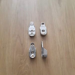 Combo 10 cái chéno van treo thanh suốt tu quần áo