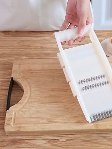 Parutan Serbaguna 4in1 Alat Pemotong / Pengiris Wortel Buah Sayur Kentang Praktis Fruit and Vegetables Slicer Perlengkapan Dapur Multifungsi