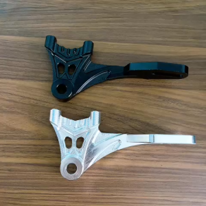 ( Hàng Mới Về) Pát Sau Ex 150 Quay Lên Đi Đĩa 220mm Heo Dầu Moto 3. Có 2 Màu Trắng Và Đen Nhé Ae!!!