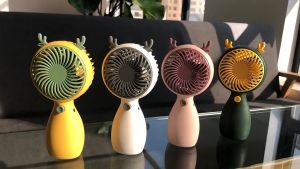 Banana พัดลมพกพา  Mini Fan  USB ชาร์จแบบพกพา พัดลมตั้งโต๊ะ ขนาดเล็ก พัดลมมือถือ