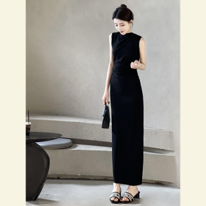 Elegant Black Sleeveless Dress Autumn Winter High Waist Hepburn Style Ladylike Fabric Polished Look City Commute A-Line Gown