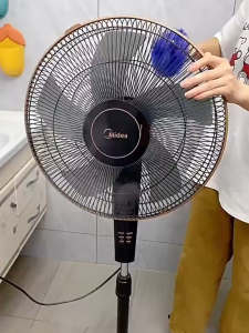 BabyShop-C1413 Kemoceng Sikat Pembersih Debu Kipas Angin Gagang / Fan Brush Alat Pembersih Debu