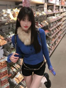 BINKAFENNY | เสื้อสเวตเตอร์ถักคอตั้งสีน้ำเงินสำหรับผู้หญิง เสื้อชั้นในถักลายดอกไม้ เสื้อชั้นในทรงเข้ารูป แขนยาว ปกติ อบอุ่น ฤดูใบไม้ร่วง 2025