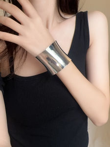 Fashionable Minimalist Metal Open Hand Bracelet for Women Irregular Smooth Surface Elegant Cool Style High-End Feeling Arm Ring