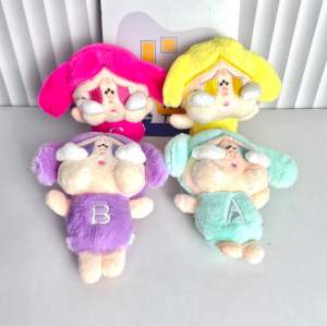 Gantungan kunci ganci motif boneka crybaby dengan warna yang terang