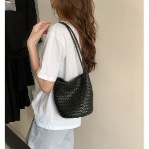 2025 New Handwoven Leather Bucket Bag Women Minimalist Crossbody Shoulder Bag Pure Color Casual Style Tanned Cowhide Bag