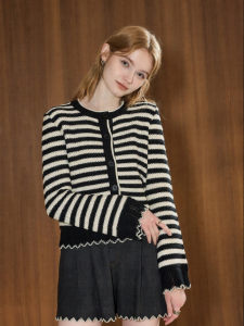 Áo Cardigan Knit Sọc Phong Cách Cổ Điển Với Tay Loe
