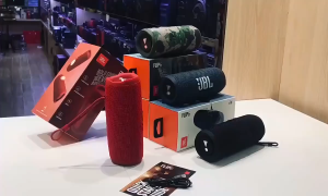 ลำโพงบลูทูธแบบพกพารุ่นใหม่ Flip6 คาเลโดสโคป พร้อมซับวูฟเฟอร์และช่องใส่การ์ดหน่วยความจำ