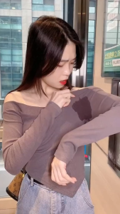 Với Thiết Kế Dạng Lăn Sáp Khử Mùi Hương Nước Hoa Cho Nam Và Nữ Hương Thơm Mát Dễ Dàng Dành Cho Mọi Người