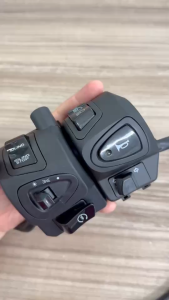 ชุดสวิทแฮนด์ ปะกับแฮนด์ PCX150 NEW ปี18-20 สวิทซ์แฮนด์ รุ่น1สาย  พีซีเอ็กซ์150 ตัวใหม่ ประกับเดิม ราคาต่อคู่ ใส่ได้เลยตรงรุ่น (ซ้าย+ขวา)