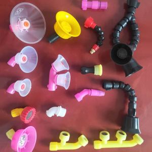 อุปกรณ์หัวฉีดพ่นน้ำแบบพลาสติกสำหรับเครื่องพ่นยา อุปกรณ์ทำสวน หัวฉีดไฟฟ้าแบบปรับได้พร้อมฝาปิด