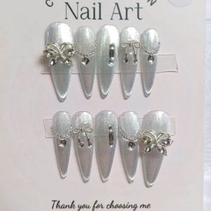 Móng tay thiết kế Nail box mắt mèo bạc mã số AB26