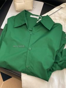 เสื้อเชิ้ตแขนยาวสีเขียวสไตล์วินเทจสำหรับผู้หญิง ทรงหลวมสบายๆ สำหรับฤดูใบไม้ผลิและฤดูใบไม้ร่วง เสื้อเชิ้ตคอโปโลสไตล์ BF สำหรับผู้หญิง