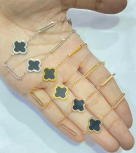 Gelang Rantai Tangan Mata Hitam Patah Clover Titanium Fashion Wanita Korea Terbaru