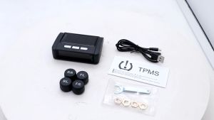 ระบบตรวจสอบความดันลมยางรถยนต์ TPMS ระบบตรวจสอบความดันลมยางแบบสากลพร้อมเซ็นเซอร์ภายนอก 4 ตัว แผงพลังงานแสงอาทิตย์ ชาร์จ USB