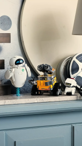 [BrickStory] LEGO Disney and Pixar WALL-E and EVE (43279)(811 Pieces) or 40619 Brickheadz Wall E