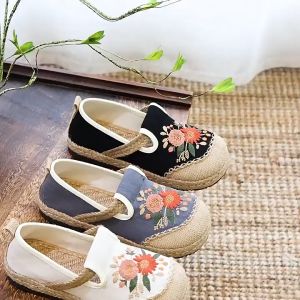 ‼️ซื้อ1แถมถุงเท้า1‼️ รองเท้าสาน รองเท้าสลิปออนผู้หญิง ‼️ รองเท้าแฮนด์เมดปักดอกไม้ งานมาใหม่ สไตล์วินเทจ น่าใส่มาก พร้อมส่งในไทย