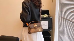 Tas Selempang Wanita Premium Warna Kopi/Biru Metalik Desain Elegan dengan Paperbag