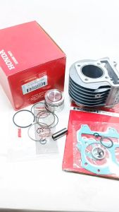 BLOK SEHER + PAKING TOP SET BEAT KARBU  SCOOPY KARBU  SPACY KARBU KODE KVY ( ISI BLOK SEHER & PISTON & RING & PEN & CLIP & TOP SET )