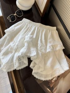 Váy Ngắn Ren Trắng Không Đều Phong Cách Đường Phố Có Lớp Lót Vừa Vặn Eo Cao Thường Ngày Không Có Nút Cài Váy Chữ a