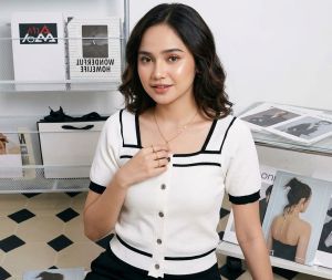 MAMBO KNIT CROP TOP WANITA KOREAN STYLE Atasan Blouse Wanita Model Crop Top Putih dengan Detail Hitam