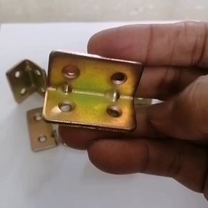 ฉากเข้ามุมไม้ ฉากยึดมุมไม้ ฉากเข้ามุมเฟอร์นิเจอร์ ฉากยึดมุมเฟอร์นิเจอร์ เหล็กหนาชุบซิ้งค์กันสนิมอย่างดี แข็งแรง ทนทาน รองรับน้ำหนักได้ดี พร้อมส่งทันที