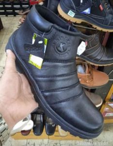 SEPATU MODEL BOOTS UNTUK PRIA DEWASA