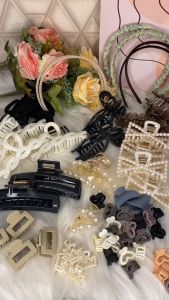 Sharkwin Paket 2 Isi 15 - Jepitan Korea isi (6) dan Bando Satin Korea Isi (1) + Free Jepitan Poni (4) dan Ikatan Rambut Wanita Hitam (4) Total 15 Pcs Abu Biru Bunga Coklat Mutiara Putih [HB30602]