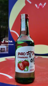 [CHÍNH HÃNG] Soju Hàn Quốc JINRO VỊ DÂU 360ml - Thùng 20 chai