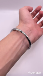 Vòng tay trơn màu trắng chất liệu bằng titan có khóa bền đẹp Lắc tay trơn titan màu trắng trangsucmoiluatuoi.RIN