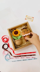 Set Quà Tặng Sinh Nhật 20/10 Cho Nữ Móc Khoá Len Handmade 12 Con Giáp Và Chậu Hoa Len LYLYCRAFT Dễ Thương Ý Nghĩa