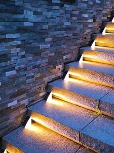 10 Đèn LED Năng Lượng Mặt Trời Đèn Bậc Thang Ngoài Trời Chống Nước Đèn Cảm Biến Chuyển Động Cho Sân Vườn Cầu Thang Hiên Nhà Đèn Tường An Ninh Sử Dụng Năng Lượng Mặt Trời