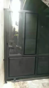 pagar rumah bukaan geser dengan pintu akses bahan plat perforated dan besi holo murah