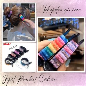 JEDAI MODEL IKAN PREMIUM/JEPIT CAKAR-JEPITAN RAMBUT CAKAR MUTIARA/JEPIT IKAN -JEPIT RAMBUT KOREA\\n\\n Aksesoris Rambut Unik: Jepit Ikan Premium & Jepit Cakar Ramah Lingkungan\\n\\nDalam dunia fashion, aksesoris rambut unik menjadi salah satu elemen penting yang menambah daya tarik penampilan. Dua jenis jepit rambut yang kami rekomendasikan untuk Anda adalah Jepit Ikan Premium dan Jepit Cakar Ramah Lingkungan. Dalam artikel ini, kami akan membahas kedua produk tersebut secara mendalam.\\n\\n Apa Itu Jepit Ikan Premium\\n\\nJepit Ikan Premium adalah aksesoris rambut yang menyerupai bentuk ikan, yang biasanya digunakan untuk menghiasi dan memperindah gaya rambut. Jepit ini terbuat dari bahan berkualitas tinggi dan dirancang dengan detail yang indah.\\n\\n Keunggulan Jepit Ikan Premium\\n\\nBerikut ini adalah beberapa keunggulan dari Jepit Ikan Premium:\\n\\n- Bahan berkualitas tinggi\\n- Desain yang menarik dan indah\\n- Mudah digunakan\\n- Cocok untuk berbagai gaya rambut\\n\\n Cara Menggunakan Jepit Ikan Premium\\n\\nBerikut ini adalah cara menggunakan Jepit Ikan Premium:\\n\\n1. Pilih gaya rambut yang ingin Anda buat.\\n2. Pisahkan rambut Anda menjadi dua bagian.\\n3. Tempelkan Jepit Ikan Premium pada bagian rambut yang telah dipisahkan.\\n4. Sentuhlah bagian rambut lainnya untuk menyelesaikan gaya rambut Anda.\\n\\n Jepit Rambut Korea: Jepit Cakar Mutiara\\n\\nJepit Cakar Mutiara Korea adalah aksesoris rambut yang populer di kalangan wanita Korea. Jepit ini terbuat dari bahan mutiara berkualitas tinggi dan dirancang dengan detail yang indah.\\n\\n Kelebihan Jepit Cakar Mutiara Korea\\n\\nBerikut ini adalah beberapa keunggulan dari Jepit Cakar Mutiara Korea:\\n\\n- Bahan berkualitas tinggi\\n- Desain yang menarik dan indah\\n- Cocok untuk berbagai gaya rambut\\n- Tahan lama\\n\\n Cara Memilih Jepit Cakar Mutiara Korea\\n\\nBerikut ini adalah beberapa tips untuk memilih Jepit Cakar Mutiara Korea:\\n\\n- Pilih bahan mutiara berkualitas tinggi\\n- Pilih desain yang menarik dan indah\\n- Pertimbangkan gaya rambut Anda\\n- Perhatikan ukuran jepit\\n\\n Jepit Cakar Ramah Lingkungan\\n\\nJepit Cakar Ramah Lingkungan adalah aksesoris rambut yang terbuat dari bahan-bahan alami dan ramah lingkungan. Jepit ini dirancang dengan detail yang indah dan cocok untuk berbagai gaya rambut.\\n\\n Mengapa Pilih Jepit Cakar Ramah Lingkungan\\n\\nBerikut ini adalah beberapa alasan mengapa Anda harus memilih Jepit Cakar Ramah Lingkungan:\\n\\n- Terbuat dari bahan alami dan ramah lingkungan\\n- Desain yang menarik dan indah\\n- Cocok untuk berbagai gaya rambut\\n- Tidak merusak rambut\\n\\n Cara Merawat Jepit Cakar Ramah Lingkungan\\n\\nBerikut ini adalah beberapa tips untuk merawat Jepit Cakar Ramah Lingkungan:\\n\\n- Simpan jepit di tempat yang kering dan aman\\n- Hindari kontak langsung dengan air\\n- Bersihkan jepit secara rutin dengan kain lembut\\n- Hindari pemakaian jepit dalam waktu yang lama\\n\\nSemoga artikel ini membantu Anda dalam memilih dan menggunakan aksesoris rambut unik seperti Jepit Ikan Premium dan Jepit Cakar Ramah Lingkungan. Selamat mencoba!\"