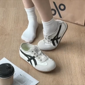 Retro gray-green color matching low-top casual sneakers Japanese retro contrast color lace-up sneakers light gray-green contrast color literary white shoes