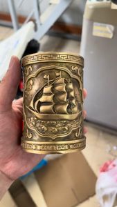 Ống bút bằng đồng thuận buồm xuôi gió đúc nổi cao 105cm đk 7.5cm nặng 0.5kg