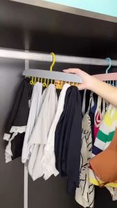 ชุดชั้นในเสื้อผ้า DE.ตะขอแขวนรูปคลื่นปลีก ชุดชั้น หลากสี ราคาประมาณ 80-120 บาท E884 จาก Double E Shop