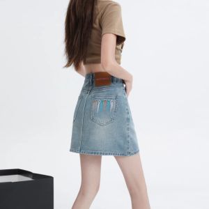 กระโปรงสั้นผ้ายีนส์เอวสูงสไตล์อเมริกันย้อนยุคสำหรับผู้หญิง กระโปรงทรงเอเข้ารูปป้องกันแสงสว่าง สไตล์สตรีท สไตล์ไฮเอนด์