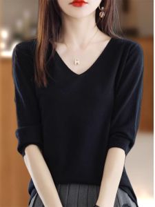 DVDK | Black V-Neck Short Sleeve Knit Top